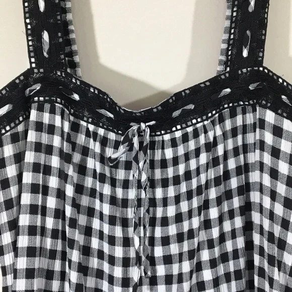 Torrid Gingham and Lace Sweatheart Swing Cami Top - Picture 4 of 8